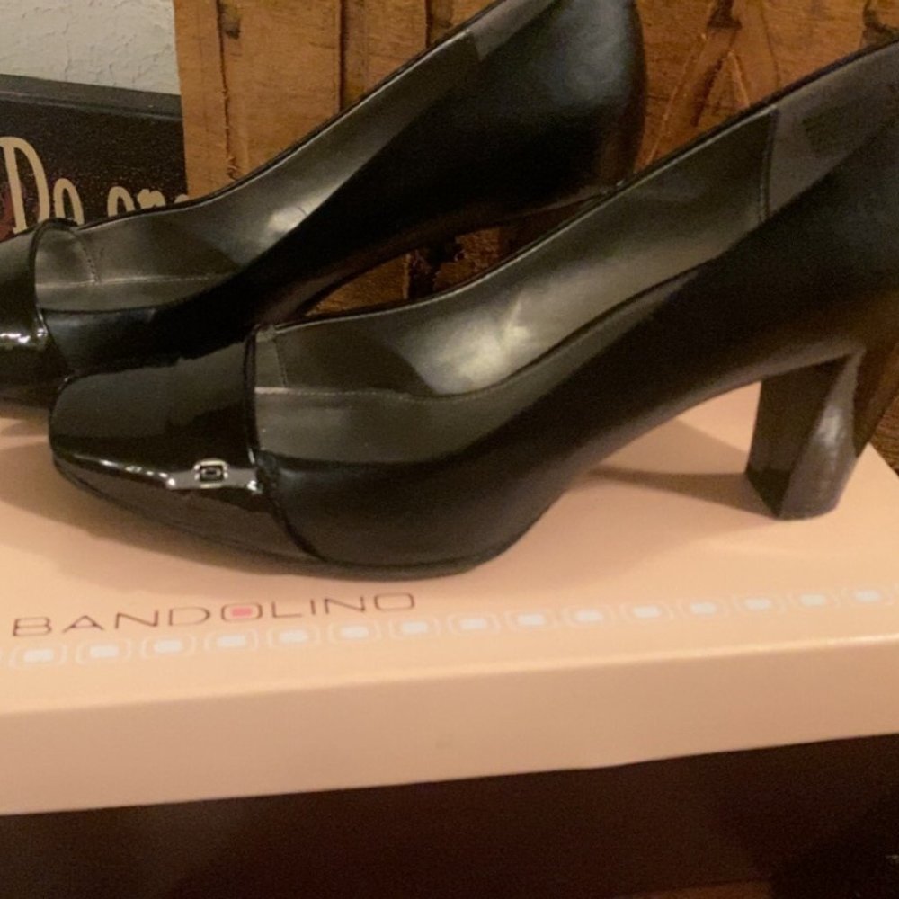NWOT Bandolino Pumps Black size 10